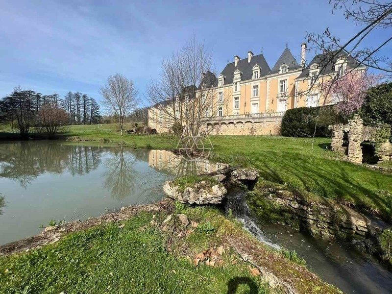 Château à Poitiers, Nouvelle-Aquitaine, France 3 - 16054356