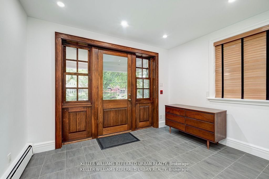 House in Toronto, Ontario, Canada 4 - 18076027