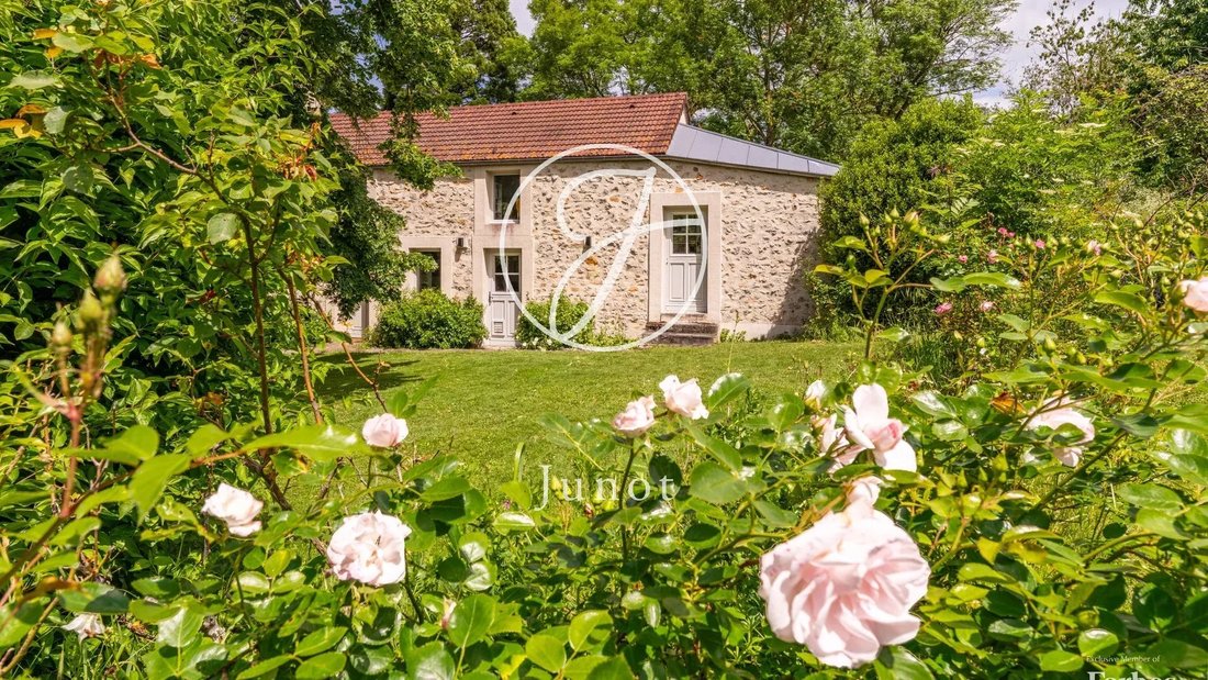 Thoiry, Ile-de-France, France 2 - 18072955