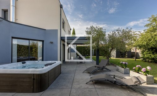 House in Mulsanne, Pays de la Loire, France 1