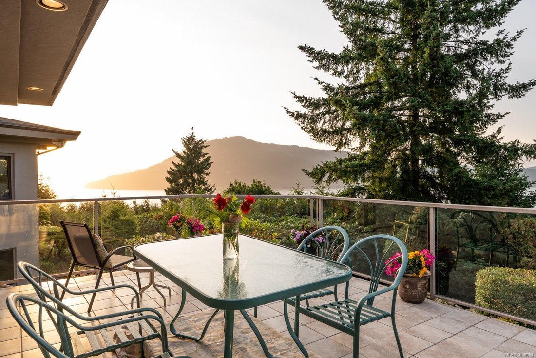 House in North Saanich, British Columbia, Canada 2 - 18076674