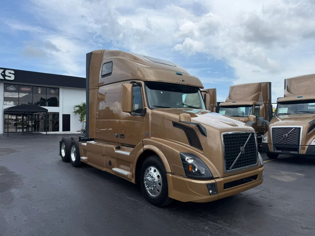 2018 Volvo Commercial VNL VNL 670 Sleeper in Miami, FL, United States 3 - 18077370