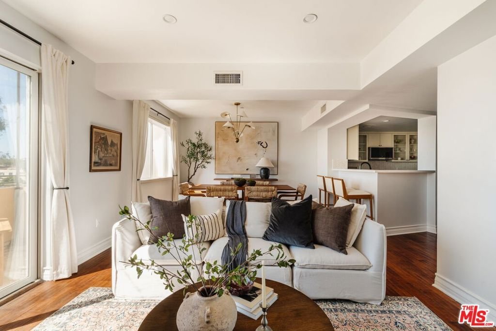 Condo in Los Angeles, California, United States 3 - 18074767