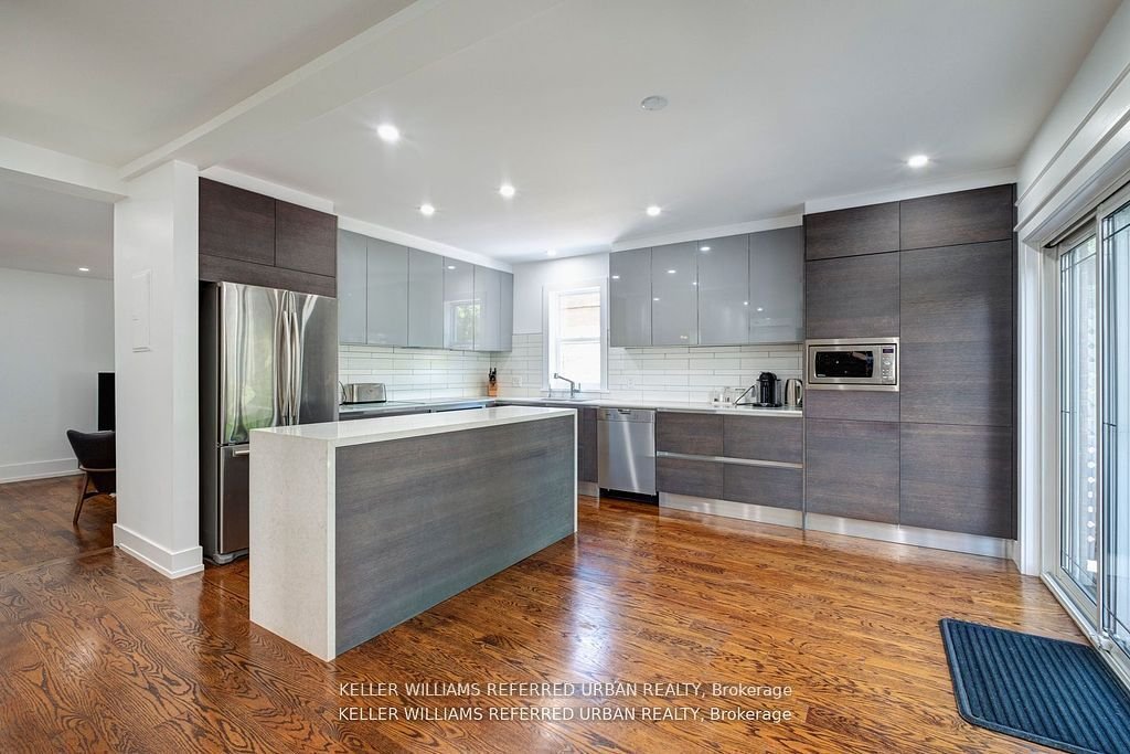 House in Toronto, Ontario, Canada 5 - 18076027