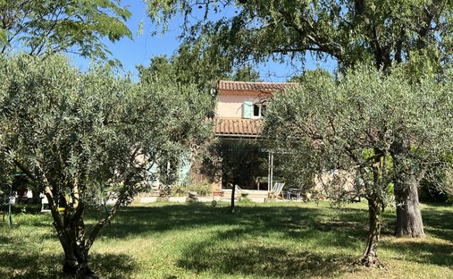 Maison à Robion, Provence-Alpes-Côte d'Azur, France 1