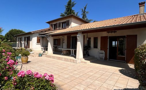Casa a Granges-les-Beaumont, Auvergne-Rodano-Alpi, Francia 1