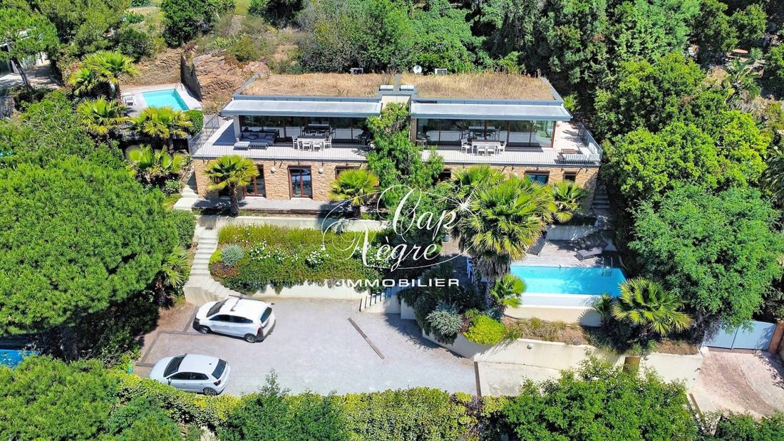 House in Rayol-Canadel-sur-Mer, Provence-Alpes-Côte d'Azur, France 2 - 18075494