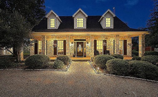 House in Gholson, Texas, United States 1