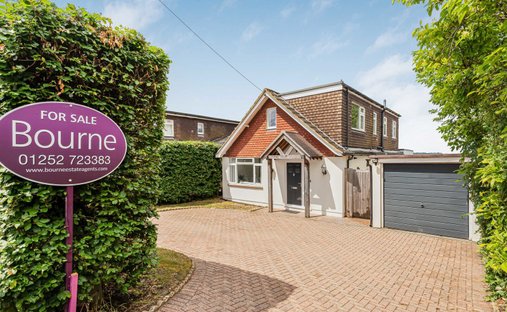 House in Wrecclesham, Lower Bourne, England 1