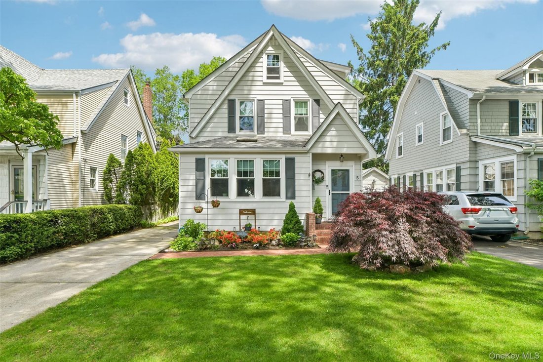House in Garden City, New York, United States 1 - 18077765