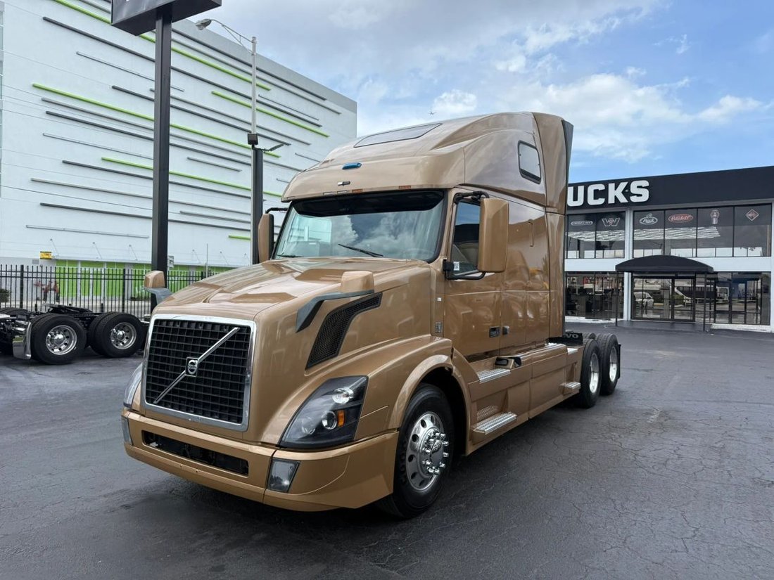 2018 Volvo Commercial VNL VNL 670 Sleeper in Miami, FL, United States 1 - 18077370