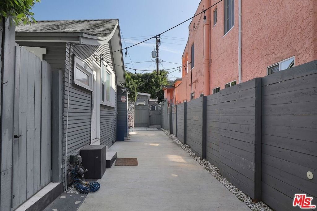 Los Angeles, California, United States 5 - 18074770