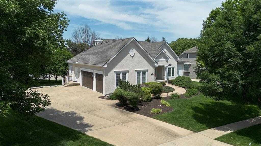 House in Leawood, Kansas, United States 2 - 17995689