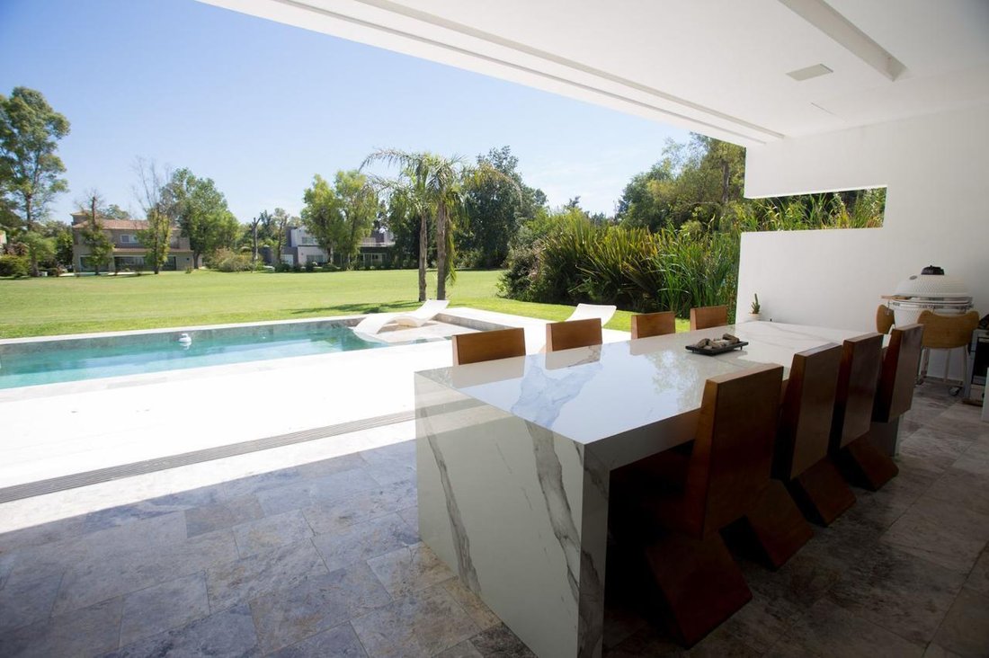 House in Esteban Echeverría, Buenos Aires Province, Argentina 4 - 18073370