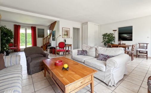 House in Le Village, Elancourt, France 1