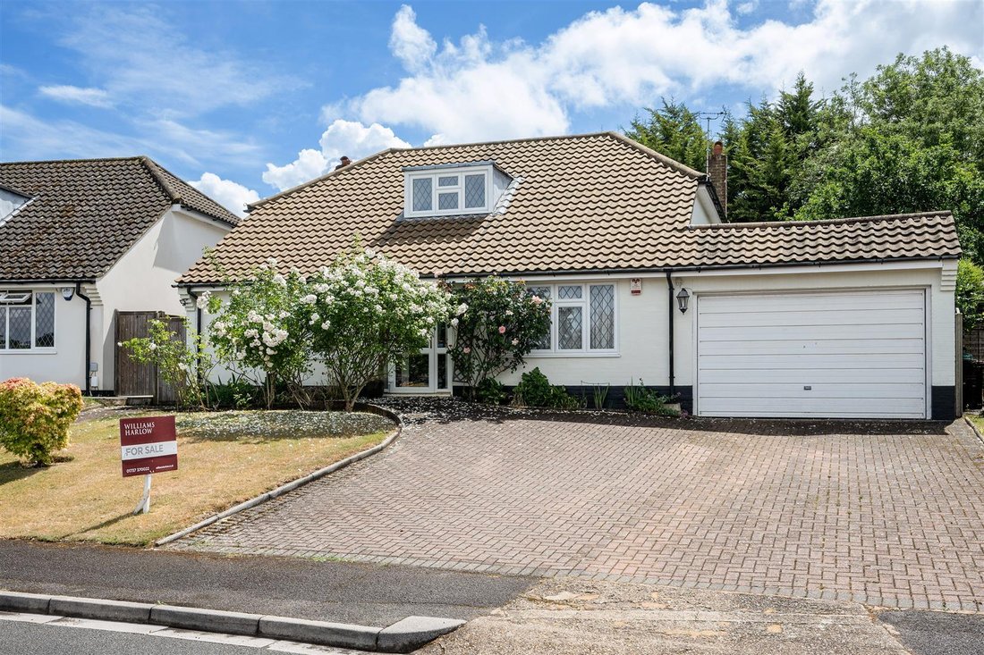 Bungalow in Nork, Reigate and Banstead, England 1 - 18078538