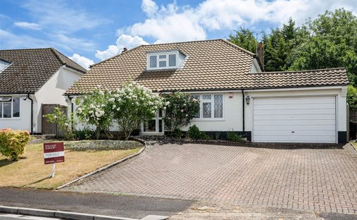 Bungalow in Nork, Reigate and Banstead, England 1