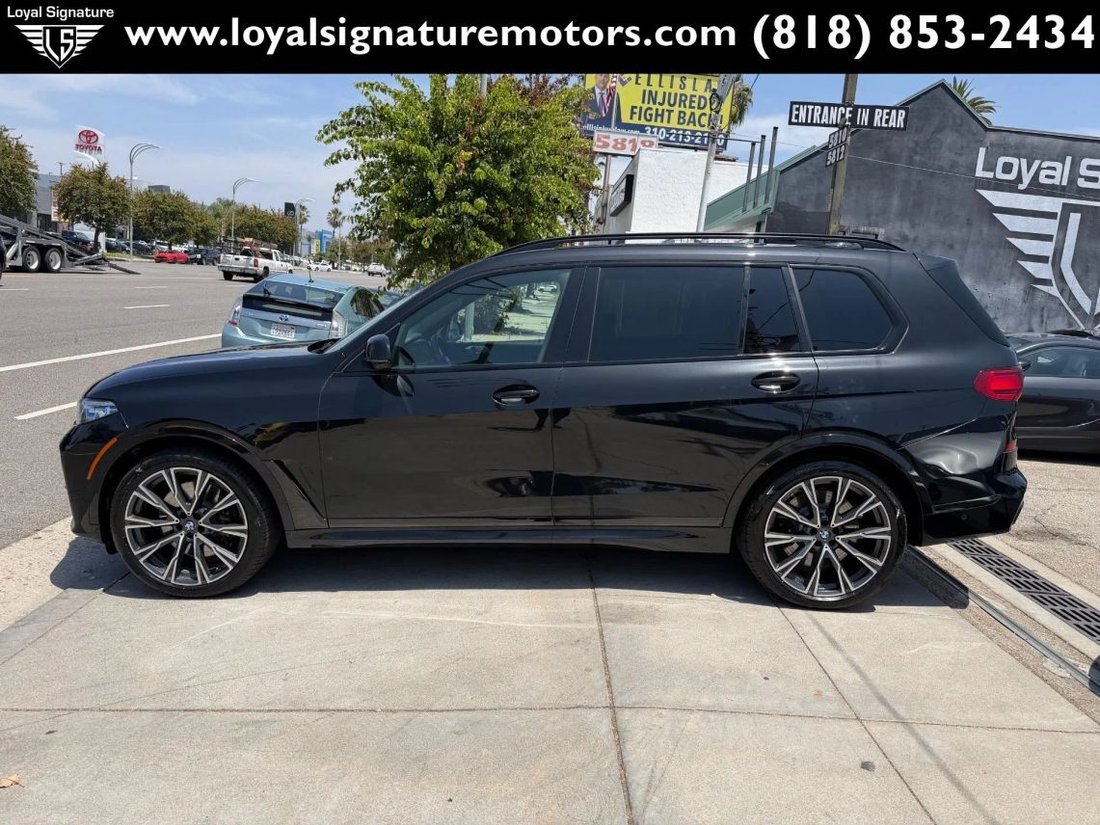 Suv in Van Nuys, CA, United States 4 - 18073751