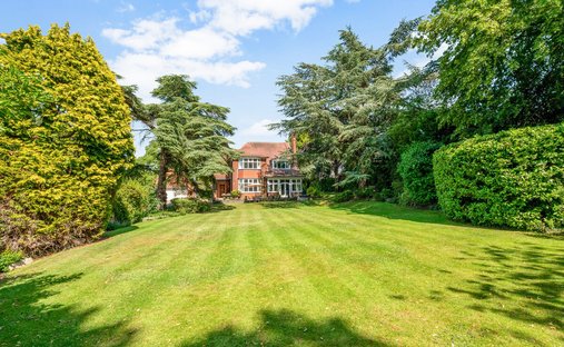House in Radcliffe on Trent, England 1