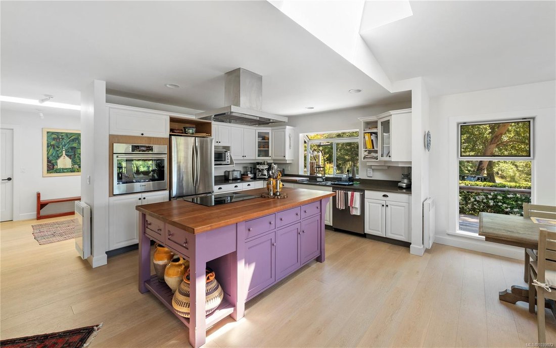 House in Saltspring Island, British Columbia, Canada 4 - 18076689