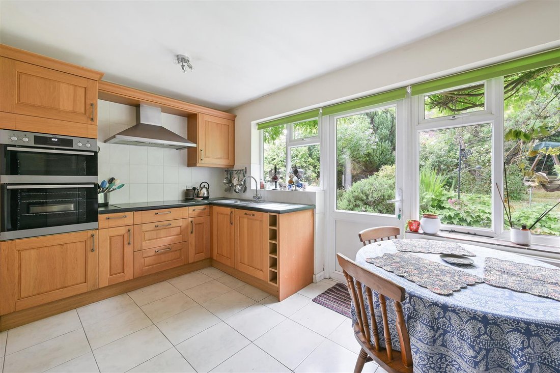 Bungalow in Nork, Reigate and Banstead, England 4 - 18078538