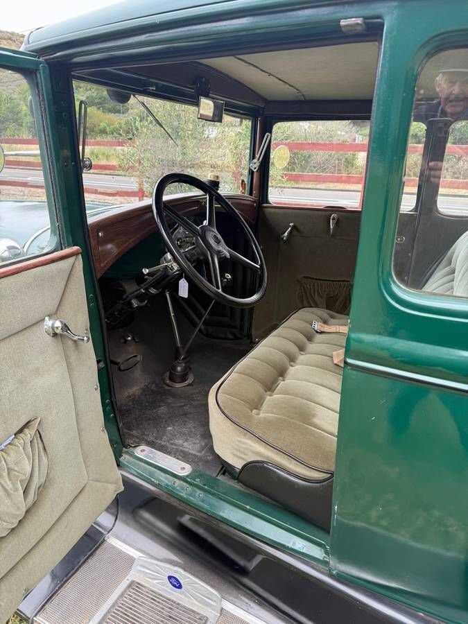 Coupe in Glendale, United States 5 - 18079181
