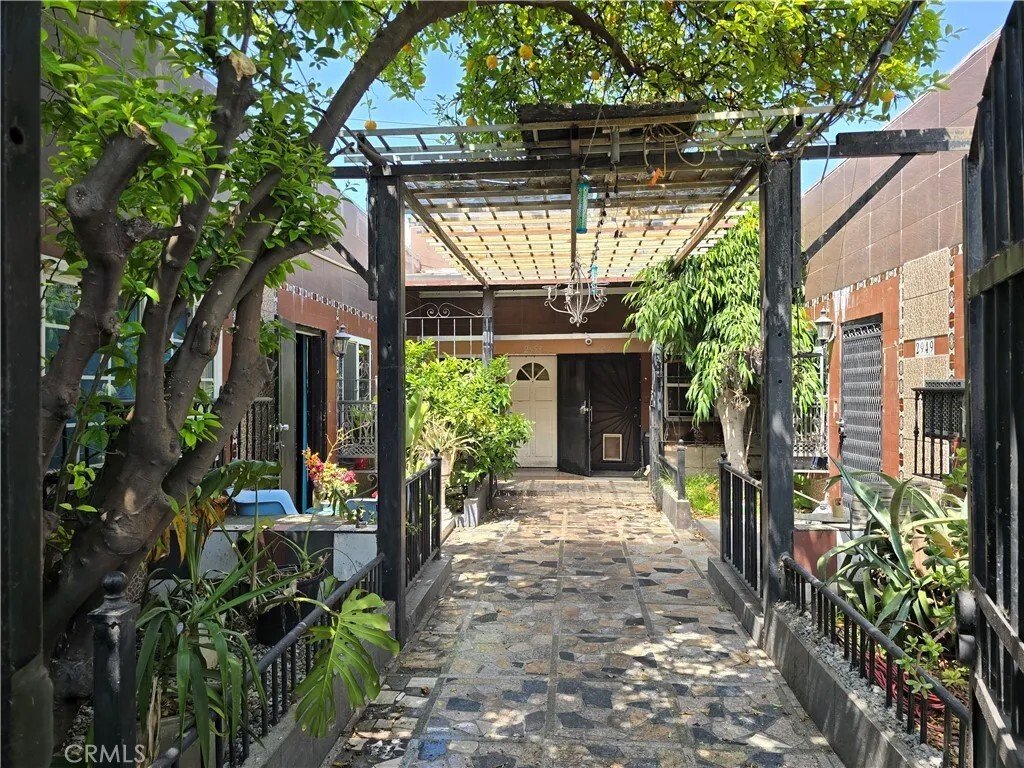 Los Angeles, California, United States 4 - 18079436