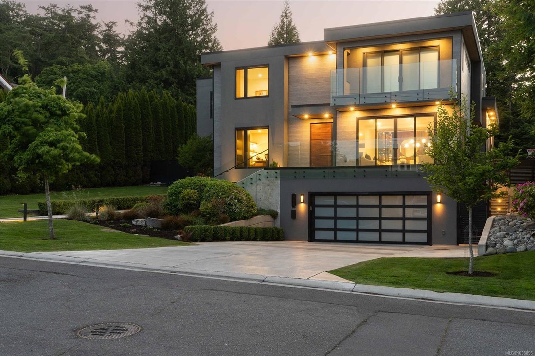 House in Oak Bay, British Columbia, Canada 2 - 18076656