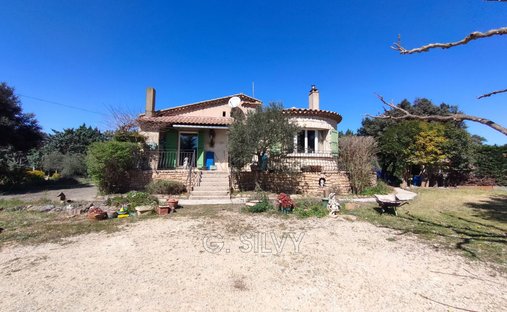 Villa in Orange, Provence-Alpes-Côte d'Azur, France 1