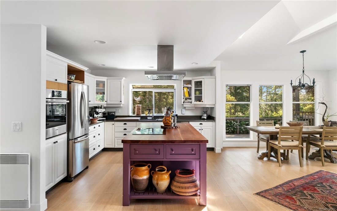 House in Saltspring Island, British Columbia, Canada 3 - 18076689