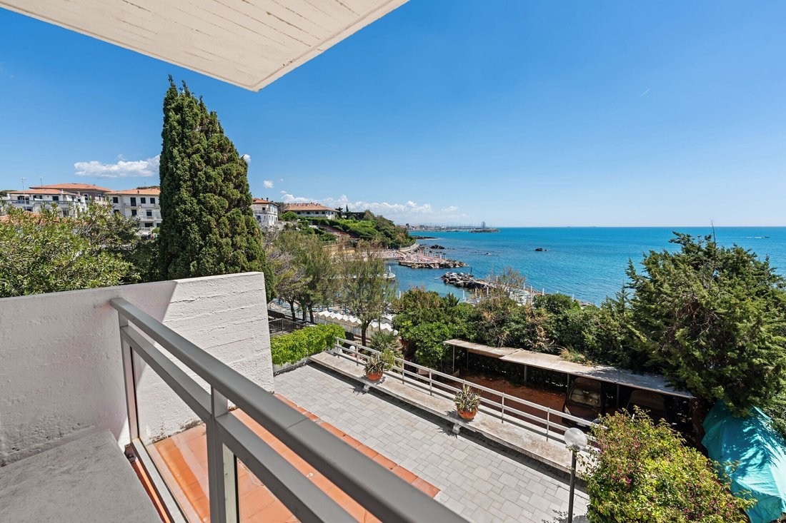 House in Castiglioncello, Rosignano Marittimo, Tuscany 3 - 18079623