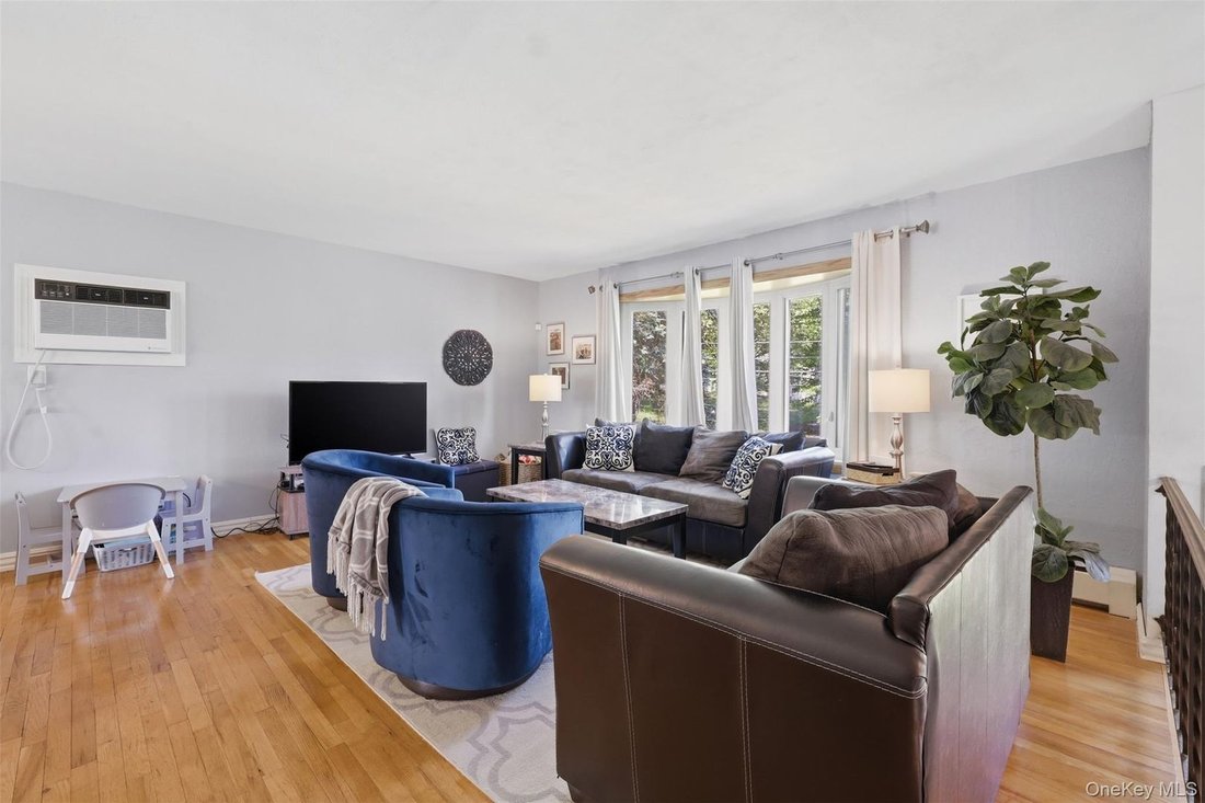 House in Wappingers Falls, New York, United States 4 - 18010022