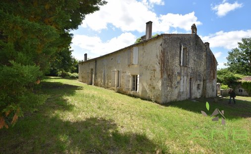 House in Saint-Martial-de-Vitaterne, Nouvelle-Aquitaine, France 1