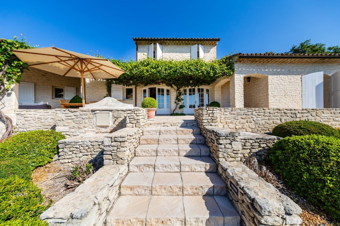 Estate in Joucas, Provence-Alpes-Côte d'Azur, France 3 - 18037232