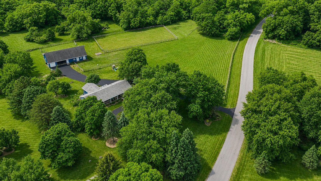House in Waukesha, Wisconsin, United States 1 - 18079636