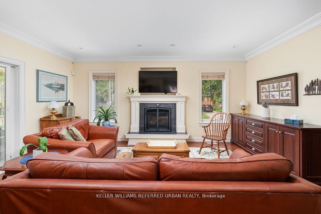 House in Toronto, Ontario, Canada 2 - 18075978