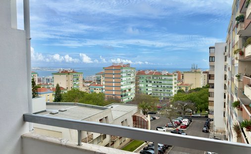Apartment in Oeiras e Sao Juliao da Barra, Paco de Arcos e Caxias, Lisbon, Portugal 1