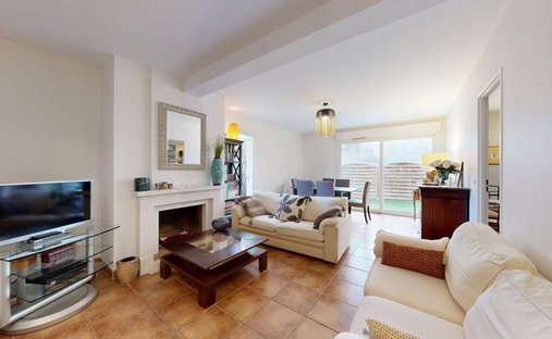 Villa in Centre, Nanterre, France 1