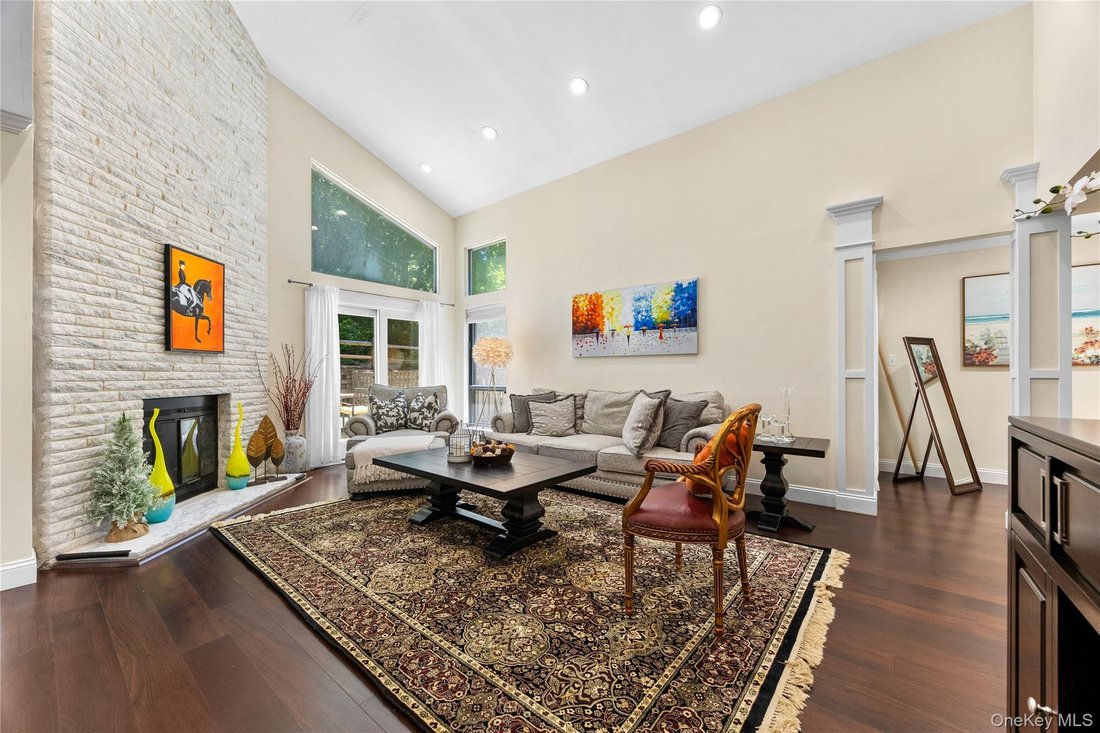 Condo in Jericho, New York, United States 3 - 18071495