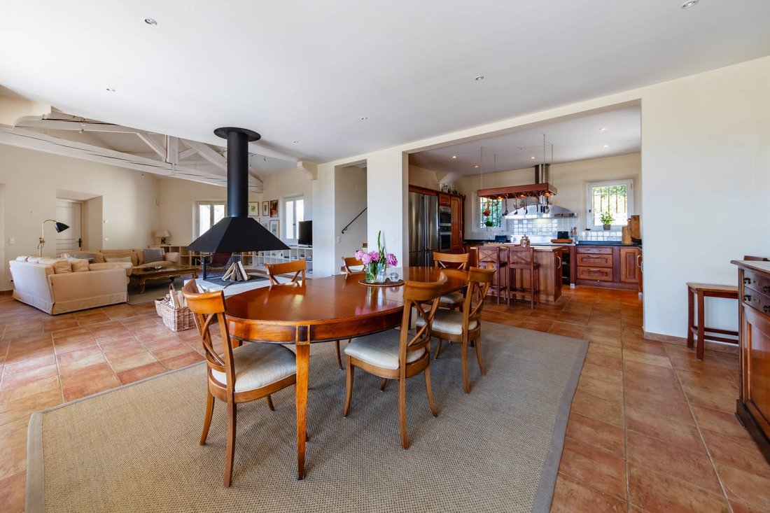 Estate in Joucas, Provence-Alpes-Côte d'Azur, France 5 - 18037232