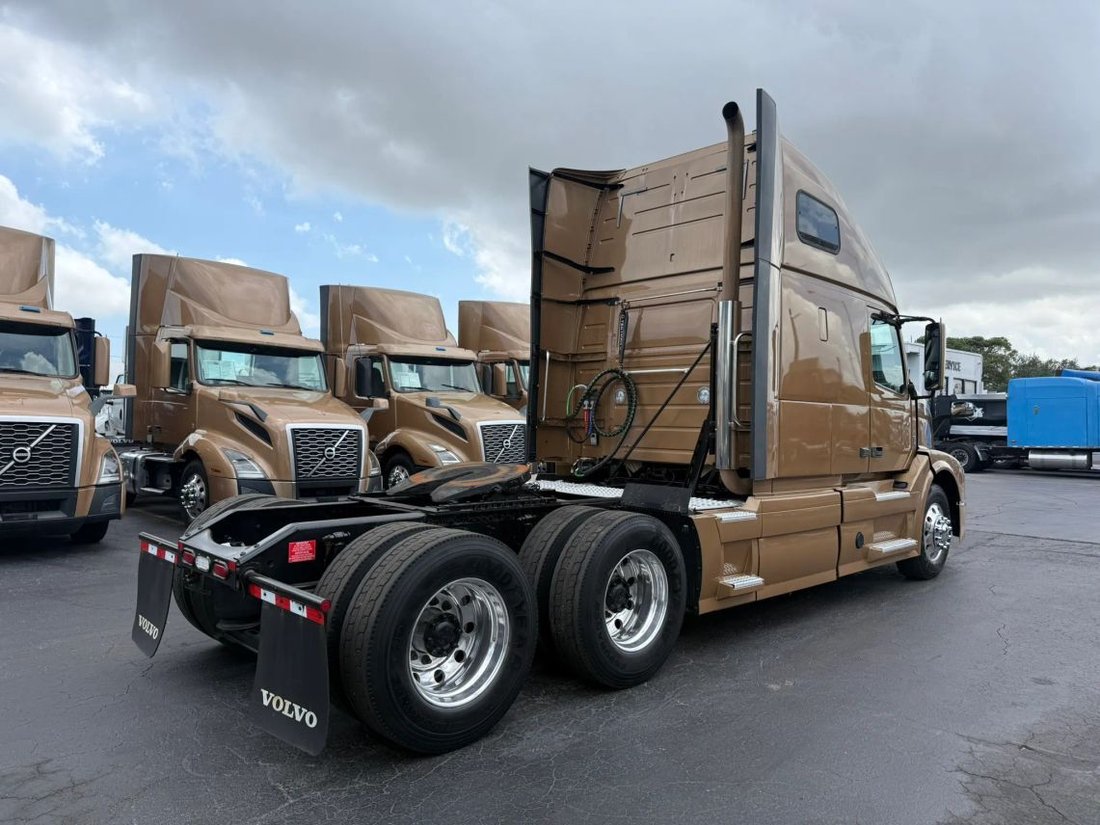 2018 Volvo Commercial VNL VNL 670 Sleeper in Miami, FL, United States 4 - 18077370