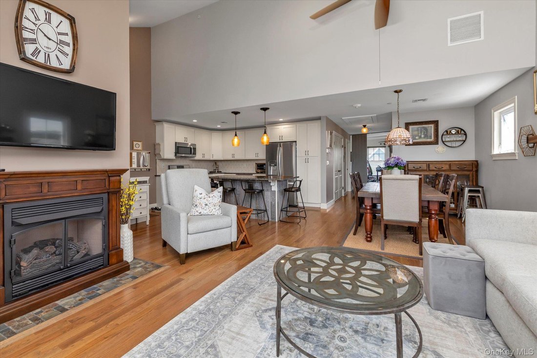 Condo in Copiague, New York, United States 5 - 18072819