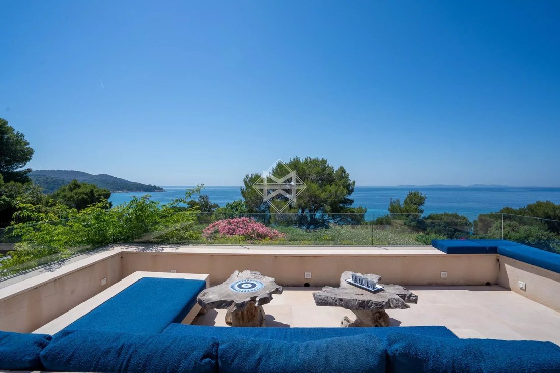 Villa in La Croix-Valmer, Provence-Alpes-Côte d'Azur, France 2 - 18073386