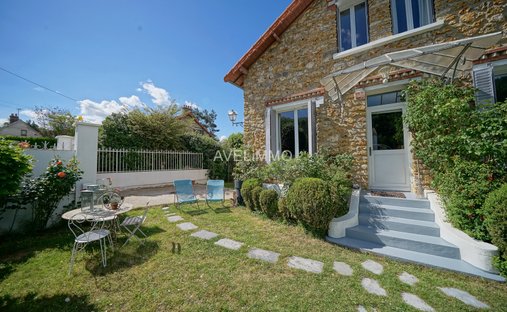 House in La Queue-les-Yvelines, Ile-de-France, France 1
