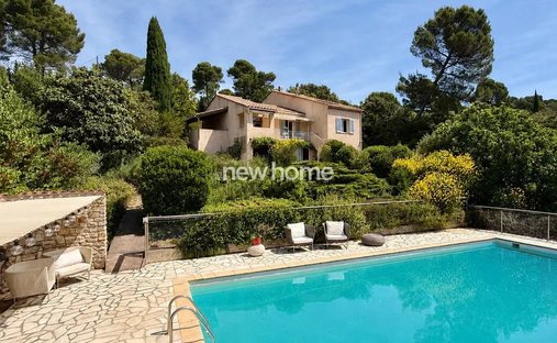House in Ouest, Lorgues, France 1