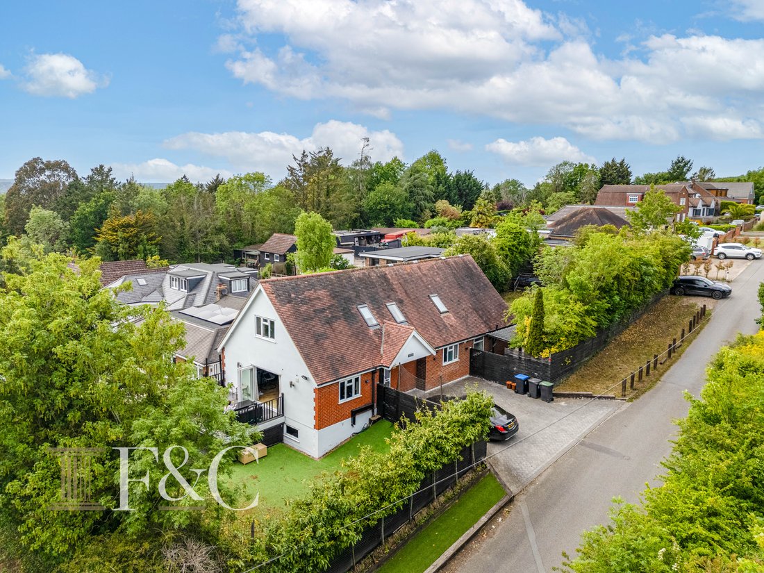 House in Broadley Common, Roydon, England 1 - 18078749