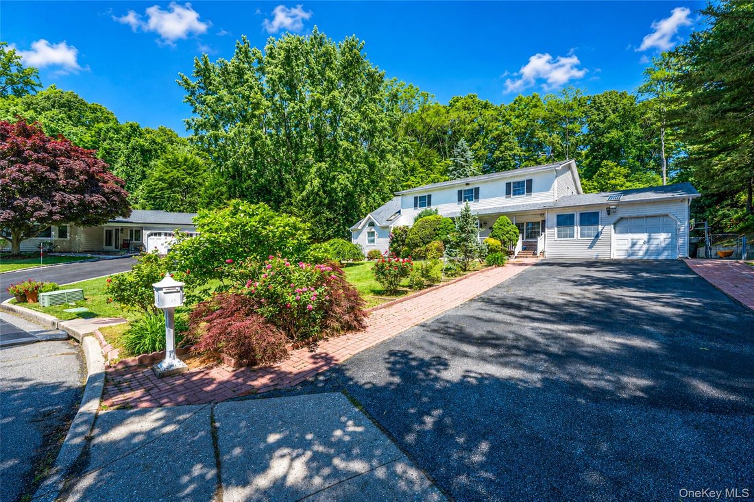 House in Huntington Station, New York, United States 1 - 18078862