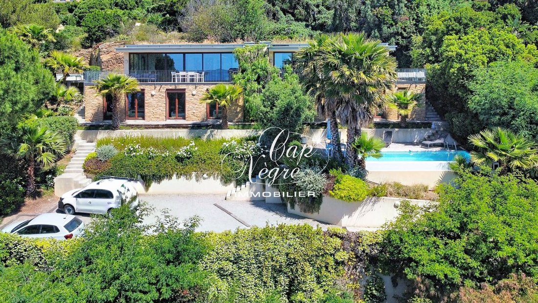 House in Rayol-Canadel-sur-Mer, Provence-Alpes-Côte d'Azur, France 1 - 18075494
