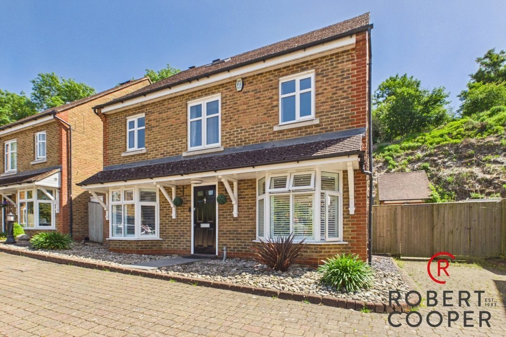 House in Harefield Grove, Harefield, England 1 - 18071505
