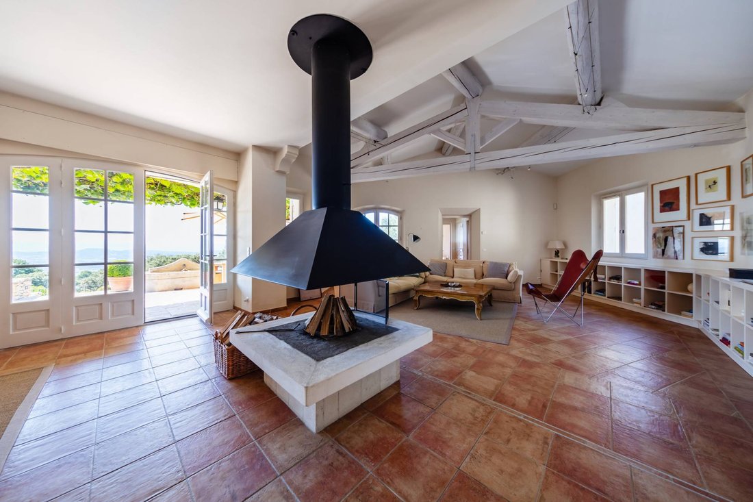Estate in Joucas, Provence-Alpes-Côte d'Azur, France 4 - 18037232